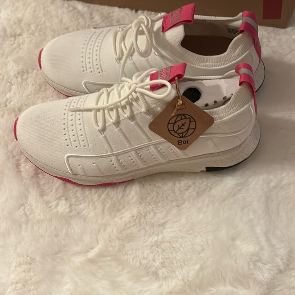 NEW FitFlop White sneakers sz 8.5 - Picture 4 of 12